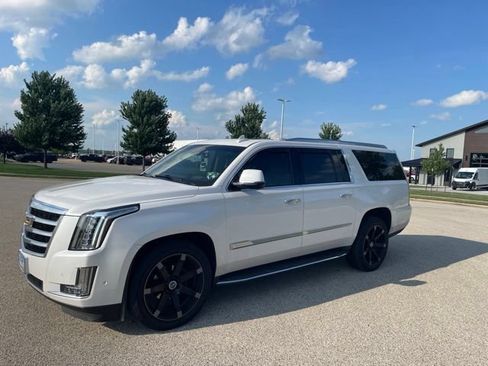 Used 2018 Cadillac Escalade ESV Luxury AWD/4WD image 6