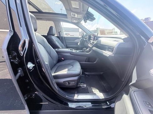 Used 2025 Toyota Grand Highlander AWD image 10