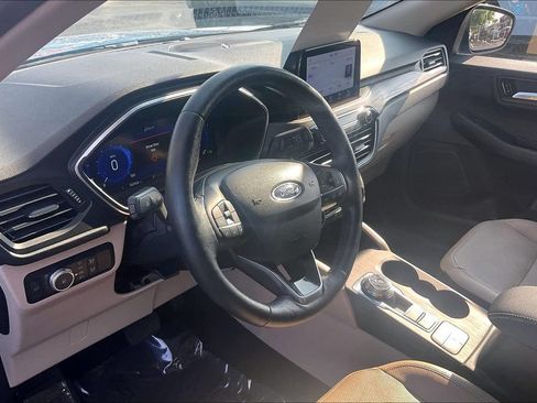 Certified 2020 Ford Escape Titanium AWD/4WD image 13