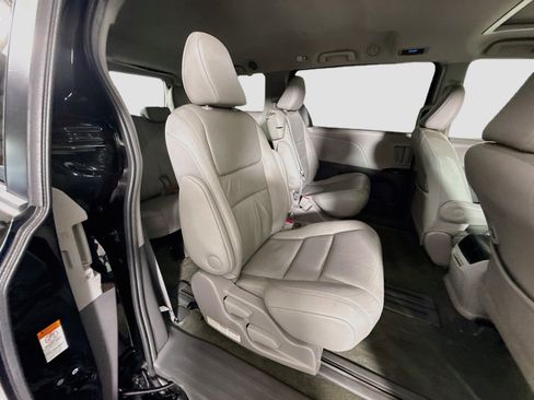 Used 2017 Toyota Sienna XLE w/ XLE Navigation Package FWD image 26