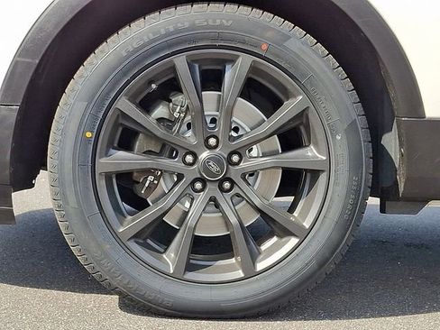 Used 2017 Ford Explorer XLT w/ Equipment Group 202A image 8