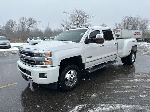 Used 2019 Chevrolet Silverado 3500 High Country w/ Duramax Plus Package image 5