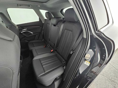 Used 2025 Audi Q5 Premium Plus w/ Premium Plus AWD/4WD image 17
