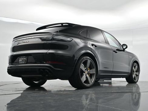 Certified 2023 Porsche Cayenne Turbo S AWD/4WD image 35