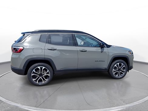 Used 2023 Jeep Compass Limited w/ Sun and Sound Group AWD/4WD image 8