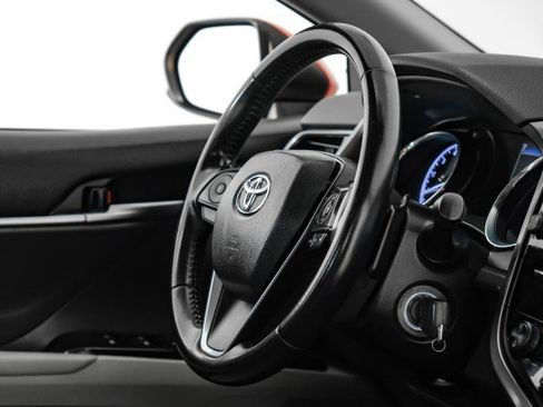 Used 2019 Toyota Camry SE image 11