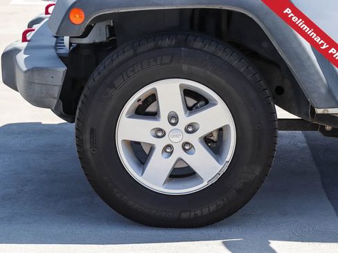 Used 2018 Jeep Wrangler Sport AWD/4WD image 9