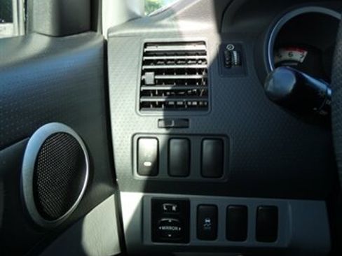 Used 2014 Toyota Tacoma PreRunner w/ SR5 Package image 24