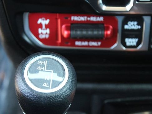 Used 2022 Jeep Gladiator Rubicon AWD/4WD image 39