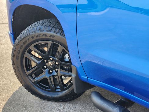 Used 2026 Chevrolet Silverado 1500 Custom w/ Turbomax Blackout Package AWD/4WD image 15