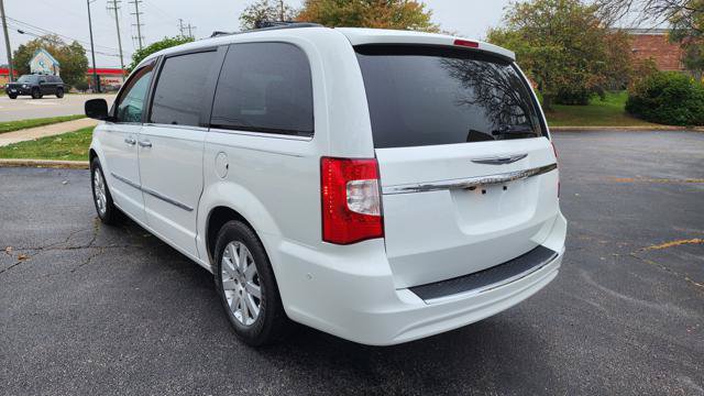 Used 2015 Chrysler Town & Country Touring w/ Driver Convenience Group FWD image 5