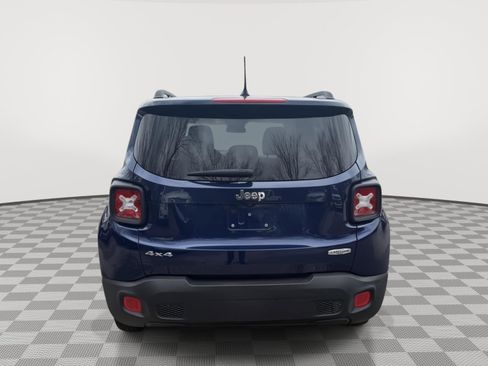 Used 2016 Jeep Renegade Latitude image 3