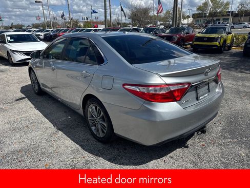 Used 2017 Toyota Camry SE w/ Moonroof Package image 10