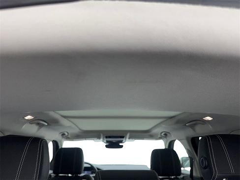 Used 2022 Land Rover Range Rover Velar S image 69