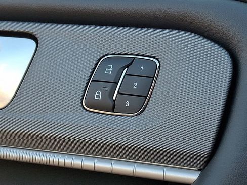 Used 2025 Ford Explorer ST-Line w/ Premium Package image 22