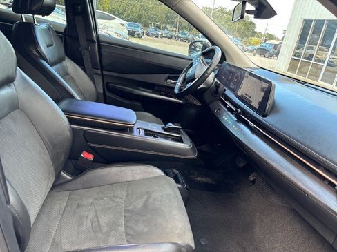 Used 2024 Nissan Ariya FWD image 13