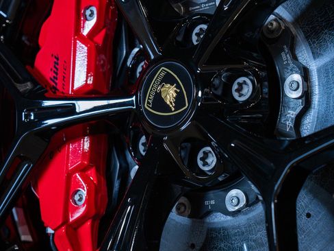 Used 2025 Lamborghini Revuelto AWD/4WD image 18