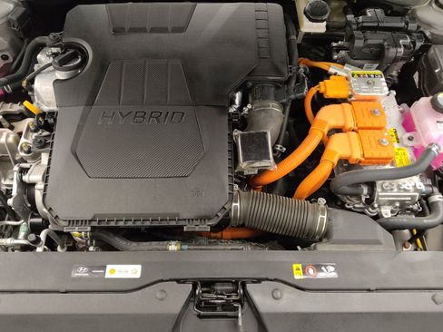 Used 2025 Hyundai Elantra Hybrid FWD image 30