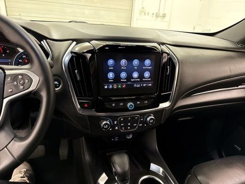 Used 2023 Chevrolet Traverse LT w/ LT Premium Package AWD/4WD image 15