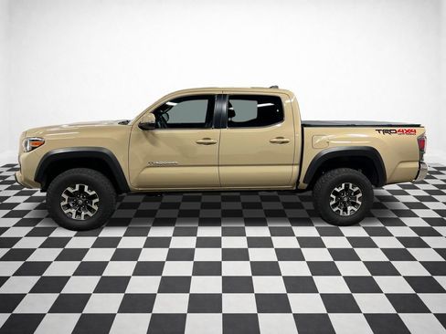 Used 2020 Toyota Tacoma TRD Off-Road AWD/4WD image 5