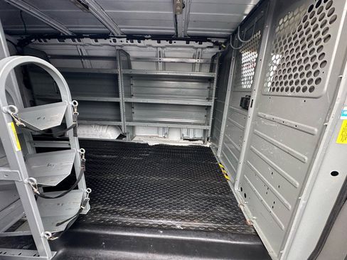 Used 2018 Chevrolet Express 2500 w/ Driver Convenience Package image 24