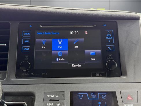 Used 2017 Toyota Sienna XLE Premium AWD/4WD image 38