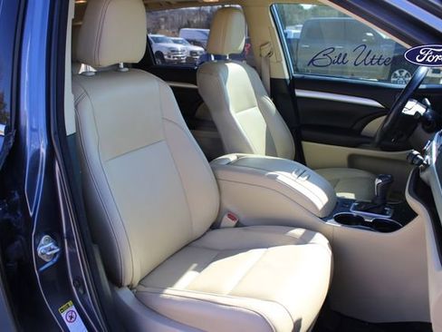 Used 2018 Toyota Highlander XLE image 11