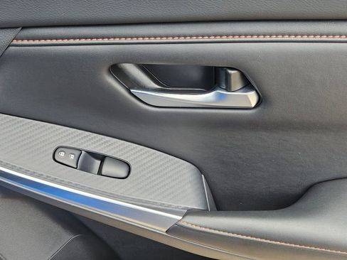 Used 2025 Nissan Sentra SR w/ SR Premium Package FWD image 30