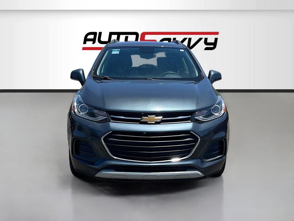 Used 2022 Chevrolet Trax LT w/ LT Convenience Package FWD image 2