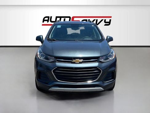 Used 2022 Chevrolet Trax LT w/ LT Convenience Package FWD image 2