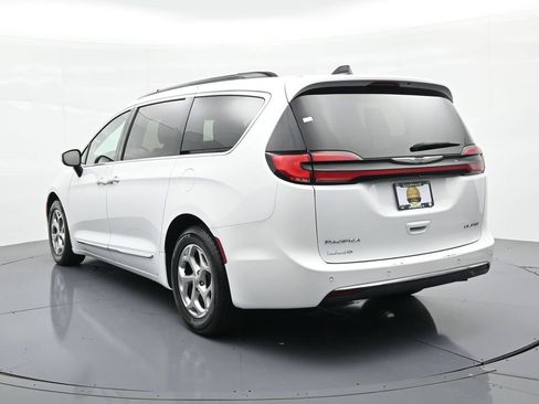 Used 2023 Chrysler Pacifica Limited FWD image 8