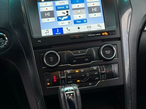 Certified 2017 Ford Explorer XLT w/ Equipment Group 202A image 26