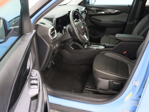 Used 2024 Chevrolet TrailBlazer LT w/ LT Cold Weather Package AWD/4WD image 14