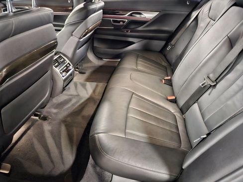 Used 2020 BMW 740i RWD image 18