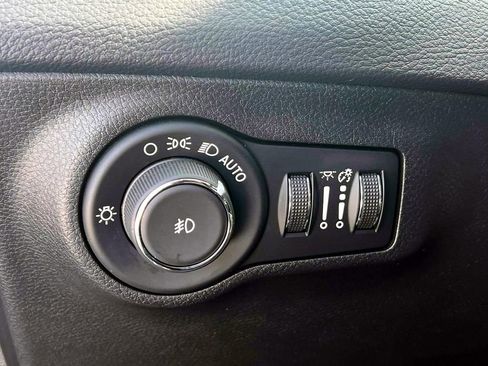 Certified 2019 Jeep Compass Latitude AWD/4WD image 22