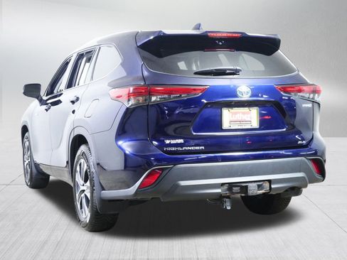 Used 2020 Toyota Highlander XLE image 5