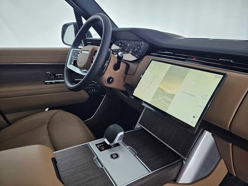 New 2025 Land Rover Range Rover SE image 11