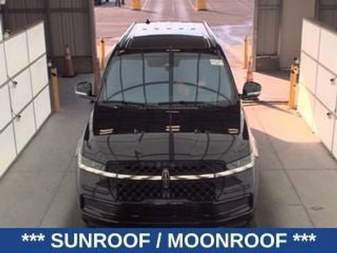 Used 2025 Lincoln Navigator L Reserve w/ Jet Appearance Package image 4