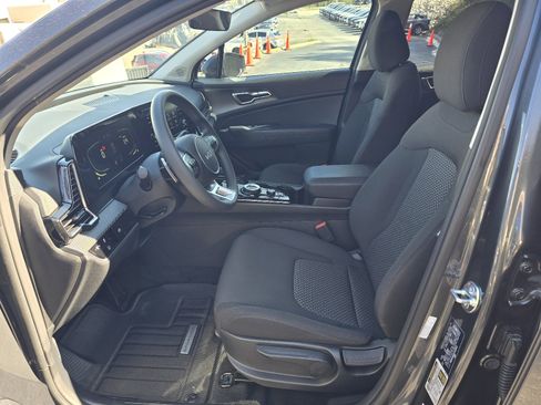 Used 2025 Kia Sportage LX image 11