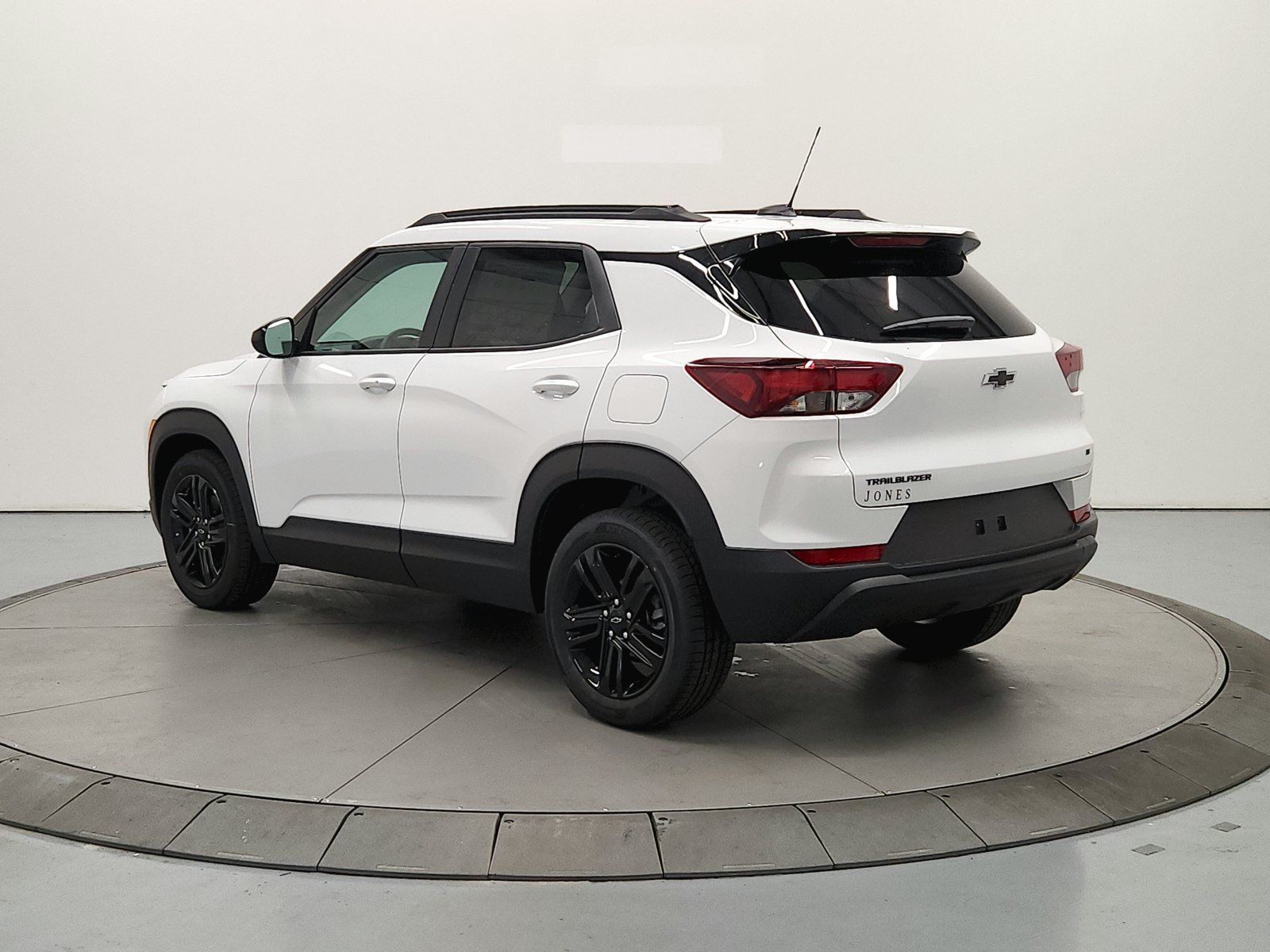 New 2026 Chevrolet TrailBlazer LT w/ Midnight Edition FWD image 6