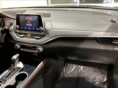 Used 2024 Nissan Altima 2.5 SR AWD/4WD image 31