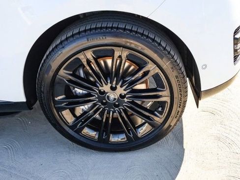 New 2025 Land Rover Range Rover SE image 9
