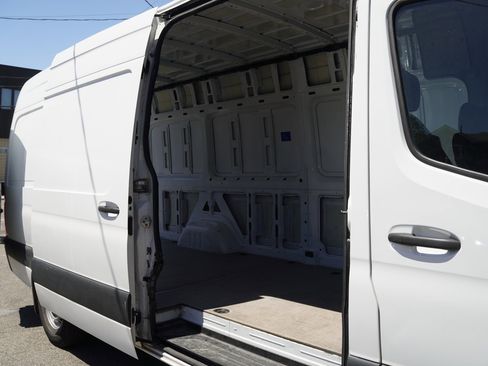 Used 2023 Mercedes-Benz Sprinter 2500 image 12