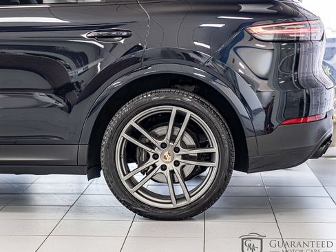 Used 2023 Porsche Cayenne w/ Premium Package AWD/4WD image 8