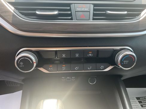 Used 2025 Nissan Altima 2.5 SV FWD image 24