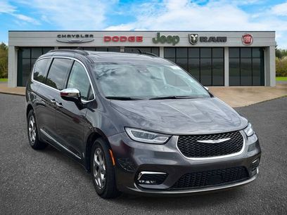 Used 2023 Chrysler Pacifica Limited