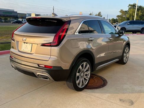 Used 2022 Cadillac XT4 Premium Luxury w/ Enhanced Visibility Package FWD image 6