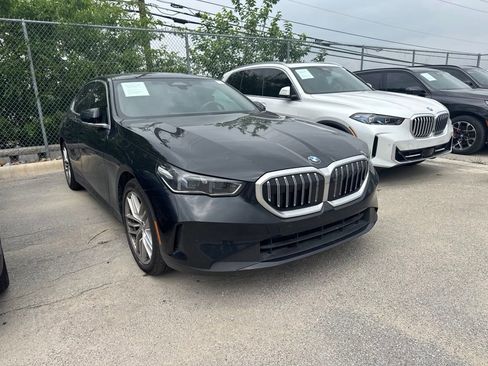 Certified 2025 BMW 530i w/ Premium Package RWD image 2