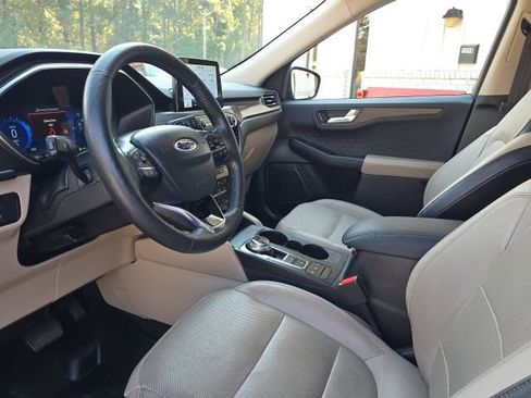 Used 2020 Ford Escape Titanium image 24