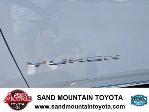 Used 2023 GMC Yukon SLT RWD image 10